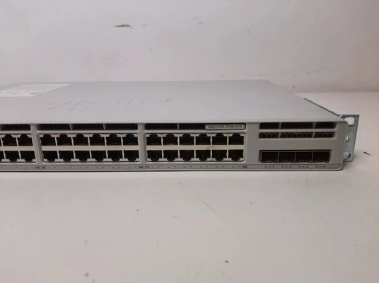 Cisco C9200L-48P-4G-E 48-Port PoE+ Switch con 4x1G Uplinks