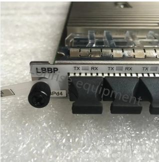 Huawei UBBPe4, un componente chiave per l'elaborazione dei segnali in banda base, in grado di supportare GSM-R ed ELTE per applicazioni ferroviarie.