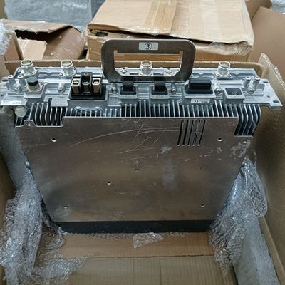 474800A (ARGA) Un modulo a radiofrequenza Nokia AirScale RFM 6T6R B1 utilizzato nelle stazioni base cellulari per le reti 4G LTE