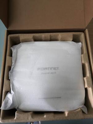 FAP-431F-E FortiAP-431F Wireless FortiAP per interni - Tri radio (2x 802.11 a/b/g/n/ac/ax, 4x4 MIMO e 1x 802.11 a/b/g/n/ac Wave 2, 2x2 MU-MIMO), antenne interne, 1x 100/1000/2500 Base-T RJ45, 1x 10/10