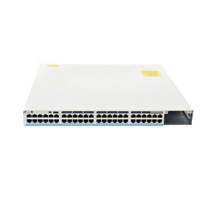 Cisco Catalyst 9300 Switch 48-Port PoE+ con 480 Gbps di larghezza di banda di stacking e Network Essentials