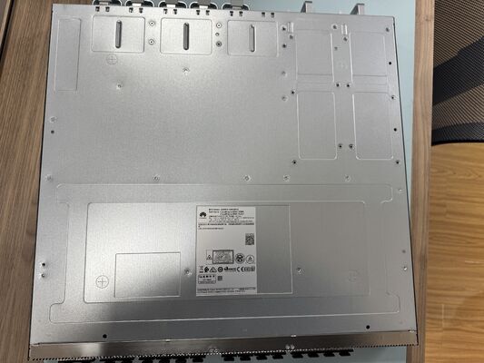 Switch per Data Center CE8875-24BQ8DQ-B, 24x200GE QSFP56, 8x400GE QSFP-DD, 16Tbps, 2400Mpps, Gestito