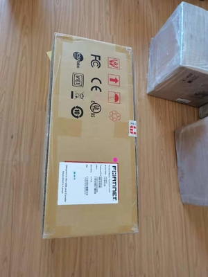 Fortinet FortiGate NGFW Serie medio-range FG-200F FG-200F - Apparecchio solo