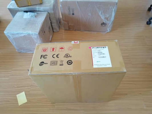 Fortinet FortiGate NGFW Serie medio-range FG-200F FG-200F - Apparecchio solo
